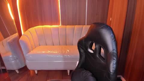 mia_collins_b online show from December 21, 2025, 12:56 pm