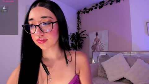 Snapshot of mia_corner chatting on November 28, 2025, 8:44 pm mia_corner online show from November 28, 2025, 8:44 pm