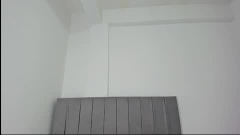 Snapshot of mia_cute25 chatting on January 13, 2026, 12:43 pm online show from January 13, 2026, 12:43 pm