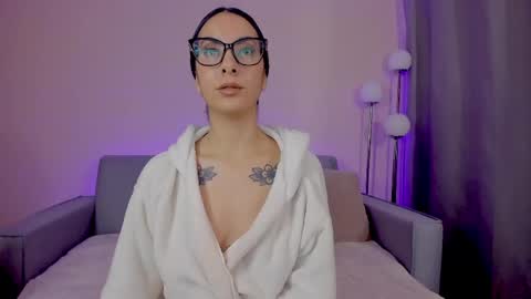 Sarah Luna online show from April 22, 2026, 12:18 pm