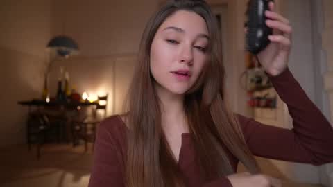 Mia online show from November 1, 2025, 6:43 pm