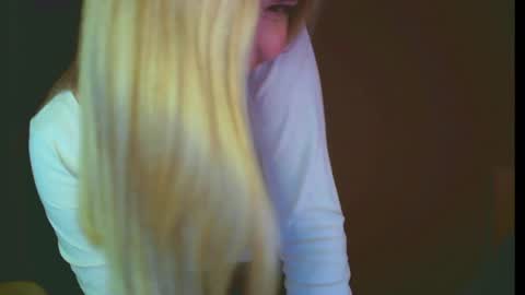 Mia online show from January 21, 2025, 8:11 pm