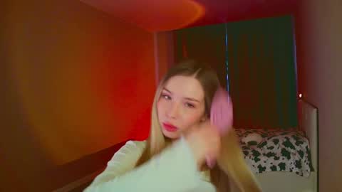 Mia online show from February 10, 2025, 6:31 am