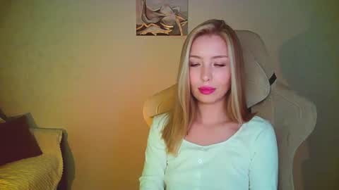 Snapshot of mia_fleur_ chatting on August 3, 2026, 12:31 am Mia online show from August 3, 2026, 12:31 am