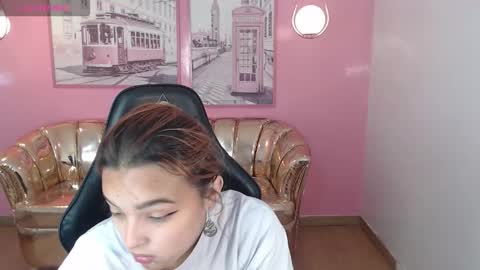 Mia online show from November 1, 2025, 12:40 pm