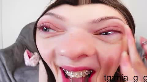 Snapshot of mia_g_ chatting on December 4, 2025, 6:55 am Mia online show from December 4, 2025, 6:55 am