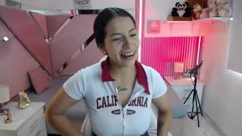 Snapshot of mia_garcia28 chatting on June 4, 2026, 1:39 pm mia_garcia28 online show from June 4, 2026, 1:39 pm