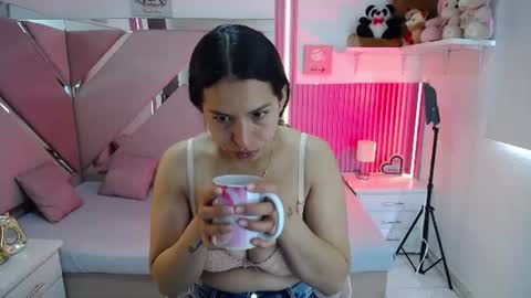 Snapshot of mia_garcia28 chatting on June 19, 2026, 1:59 pm mia_garcia28 online show from June 19, 2026, 1:59 pm