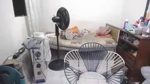 Snapshot of mia_goth766259 chatting on December 16, 2025, 2:05 am izzy online show from December 16, 2025, 2:05 am