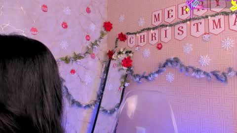 Mia online show from December 1, 2025, 1:16 pm