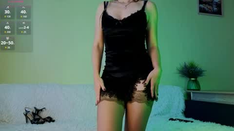 Mia  online show from April 19, 2026, 4:39 pm