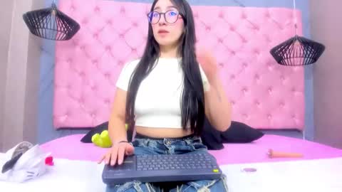 Snapshot of mia_hornny chatting on January 14, 2026, 12:33 pm Mia online show from January 14, 2026, 12:33 pm