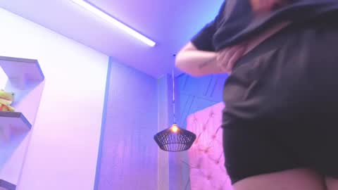 Snapshot of mia_hornny chatting on May 5, 2026, 1:08 pm Mia online show from May 5, 2026, 1:08 pm