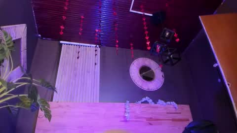 Val  online show from December 20, 2025, 12:23 pm