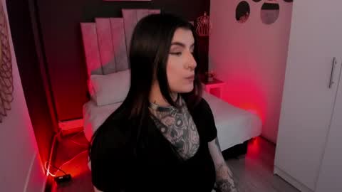 Snapshot of mia_jagger chatting on May 12, 2026, 7:11 pm Val online show from May 12, 2026, 7:11 pm