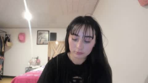 mia kaneee online show from October 26, 2025, 8:37 pm