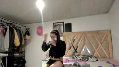 mia kaneee online show from October 29, 2025, 8:21 pm