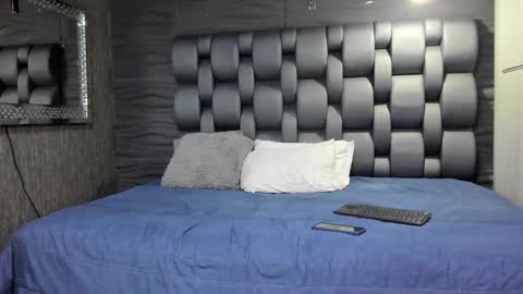 Snapshot of mia_kleim chatting on December 6, 2024, 3:08 am MIA KLEIM online show from December 6, 2024, 3:08 am