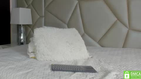 mia_kleim1 online show from February 3, 2026, 7:08 pm