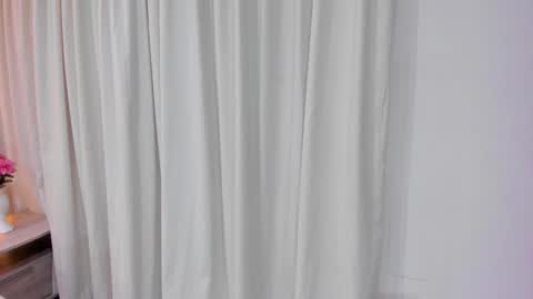 Mia Lane online show from December 16, 2025, 11:37 am