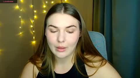 mia_lemm online show from November 12, 2025, 9:10 am