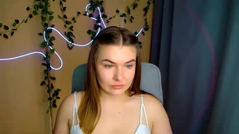 mia_lemm online show from March 25, 2026, 7:58 am