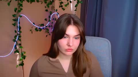 mia_lemm online show from April 14, 2026, 7:03 am