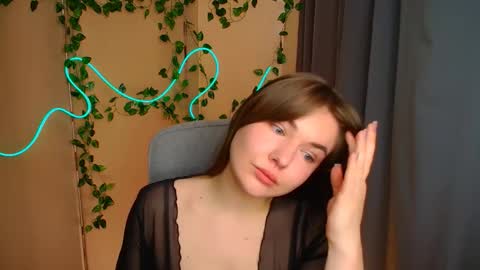 mia_lemm online show from April 16, 2026, 6:03 am