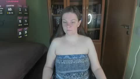 Snapshot of mia_lores chatting on June 11, 2026, 9:18 am mia_lores online show from June 11, 2026, 9:18 am