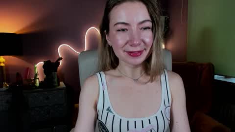Mia online show from October 12, 2025, 1:21 pm