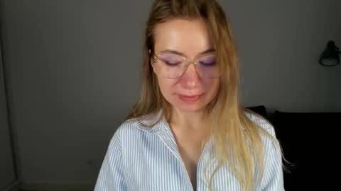 Mia online show from January 9, 2026, 7:33 am