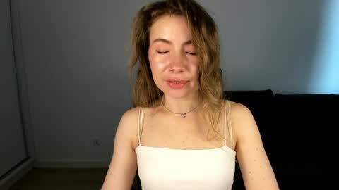 Snapshot of mia_luxx92 chatting on April 22, 2026, 6:27 am Mia online show from April 22, 2026, 6:27 am
