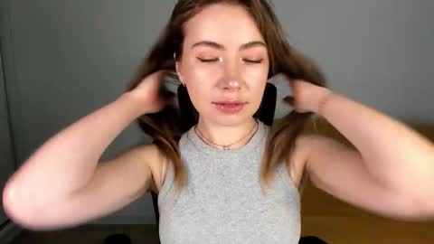 Snapshot of mia_luxx92 chatting on May 17, 2026, 1:29 pm Mia online show from May 17, 2026, 1:29 pm