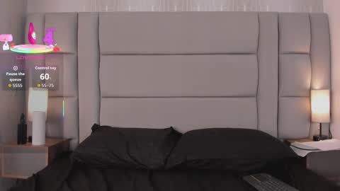 Snapshot of mia_medina chatting on October 27, 2025, 9:19 pm online show from October 27, 2025, 9:19 pm