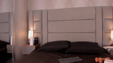 Snapshot of mia_medina chatting on November 15, 2025, 7:21 pm online show from November 15, 2025, 7:21 pm