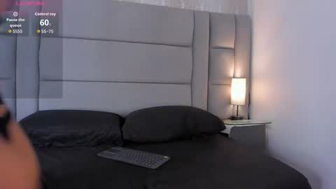 Snapshot of mia_medina chatting on December 14, 2025, 7:07 pm online show from December 14, 2025, 7:07 pm