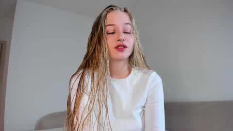 Mia here Appreciate your support online show from November 4, 2025, 12:37 pm