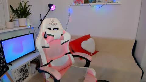 Mia online show from March 3, 2025, 5:20 am