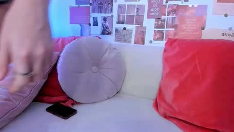 Mia online show from November 15, 2025, 2:20 am