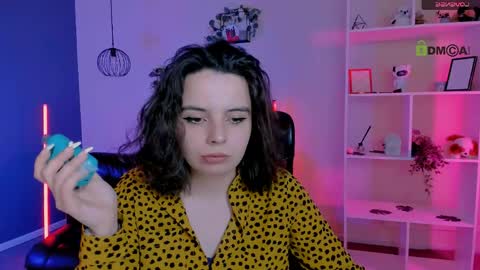 Snapshot of mia_mooon_ chatting on May 6, 2026, 8:52 am mia_mooon_ online show from May 6, 2026, 8:52 am