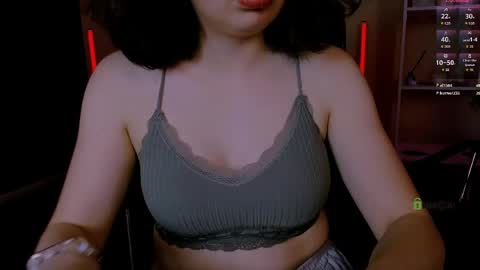 Snapshot of mia_mooon_ chatting on May 16, 2026, 10:36 am mia_mooon_ online show from May 16, 2026, 10:36 am