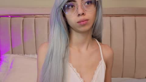 Mia online show from April 23, 2026, 11:20 am
