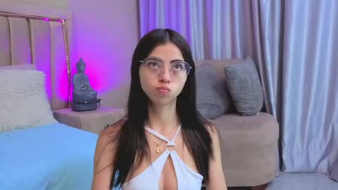 Mia online show from May 1, 2026, 12:10 pm