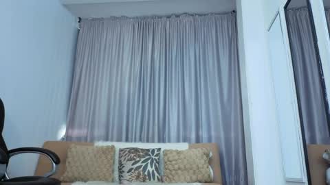 Mia online show from May 27, 2026, 11:51 am