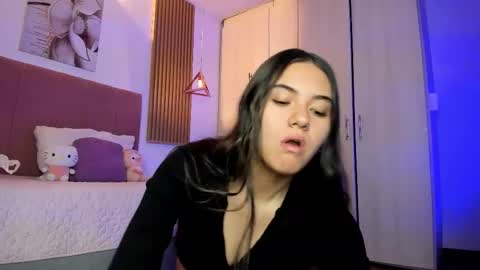 Mia Nevaeh - follow me online show from November 18, 2025, 8:24 pm