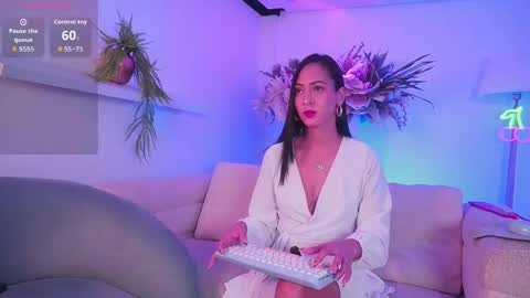 Mia online show from April 24, 2026, 11:34 am