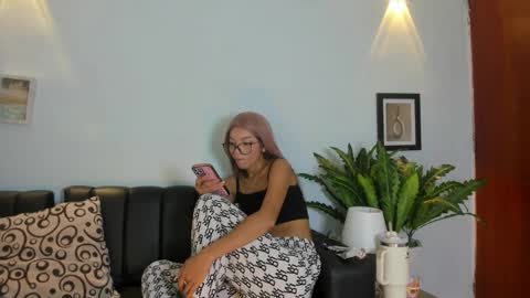 mia_petite72 online show from November 13, 2025, 10:30 pm