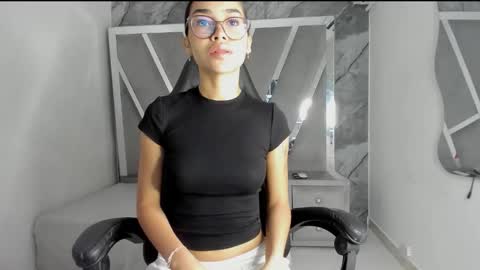 mia_petiteht online show from March 15, 2026, 8:48 pm
