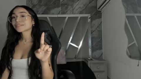 Snapshot of mia_petiteht chatting on June 17, 2026, 9:05 pm mia_petiteht online show from June 17, 2026, 9:05 pm