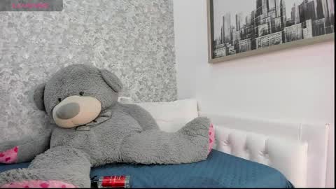 Snapshot of mia_petithe chatting on May 15, 2026, 10:50 pm Mia online show from May 15, 2026, 10:50 pm